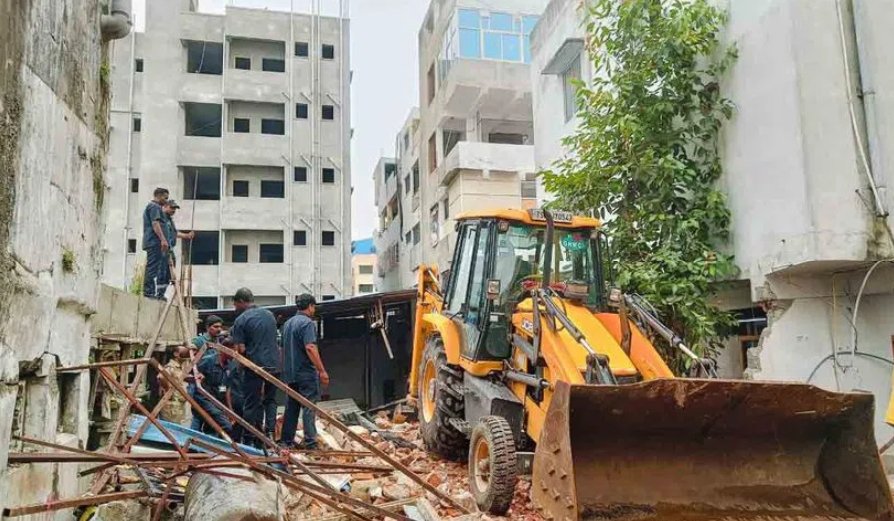 రామ్‌నగర్‌లో హైడ్రా ..కట్టడాల కూల్చివేత