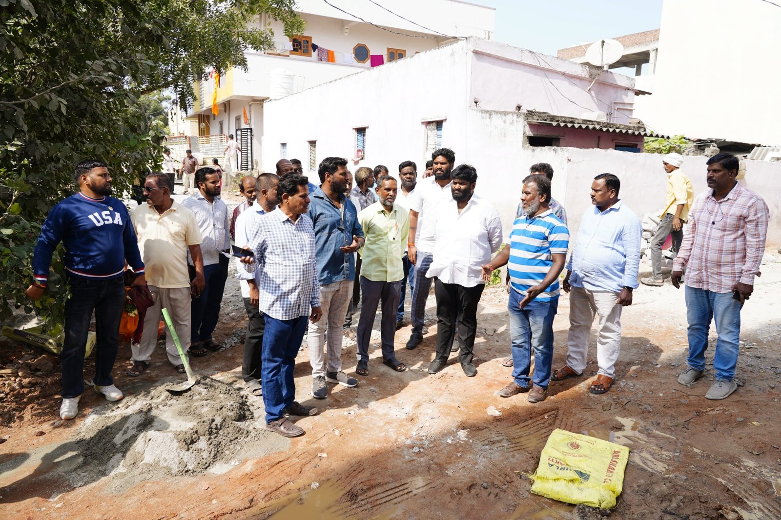 నూతనంగా నిర్మించిన సిసి రోడ్లను జిహెచ్ఎంసి అధికారులతో కలిసి పర్యవేక్షించారు కంటెస్టెడ్ ఎమ్మెల్యే తోకల శ్రీనివాస్ రెడ్డి